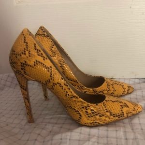 Yellow snake skin shoe